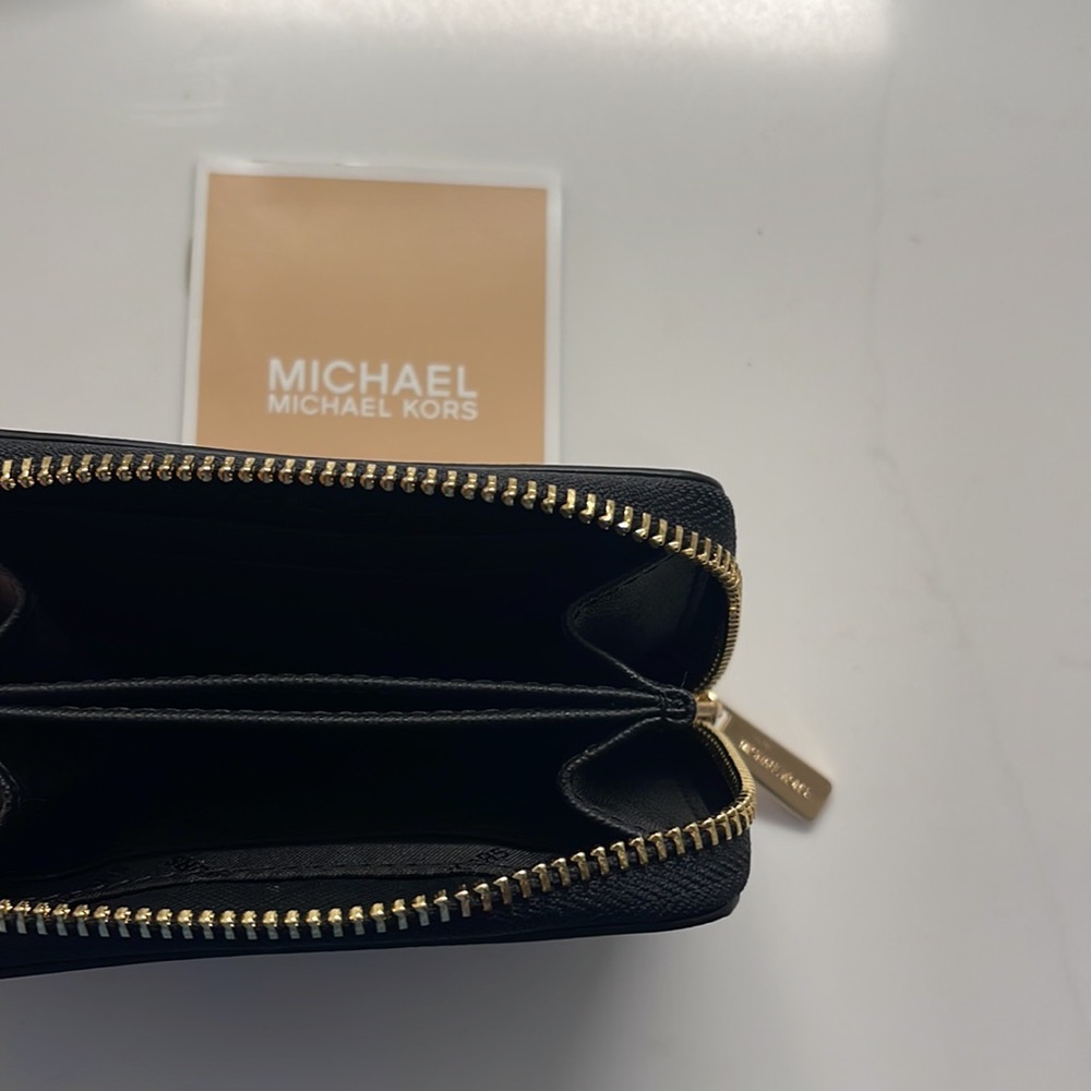 Michael Kors Black Credit Card Wallet Zip Around (new with box) - Picture 3 of 5